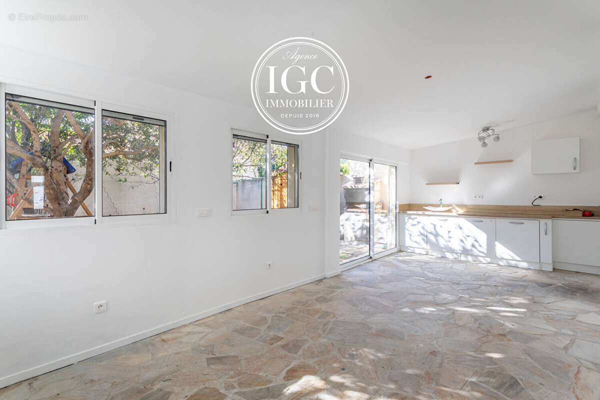 Maison à CHATEAUNEUF-LES-MARTIGUES