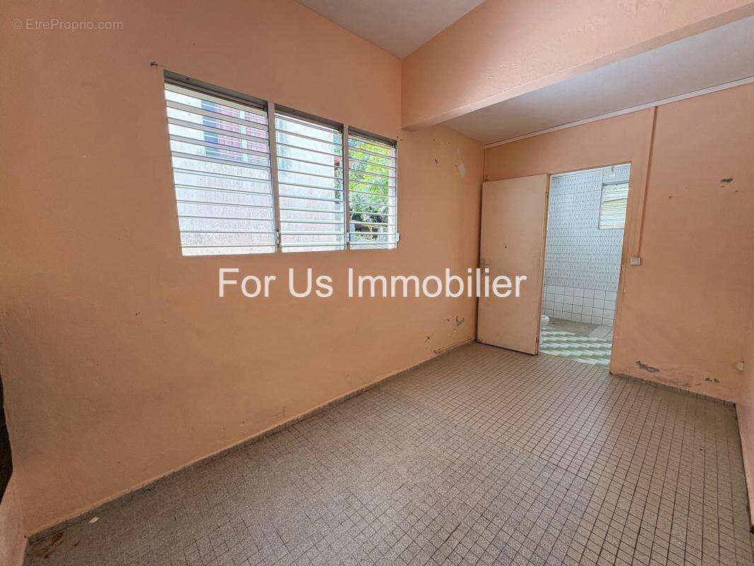 Maison à LES ABYMES