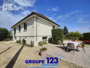 Maison à LAROCHE-SAINT-CYDROINE