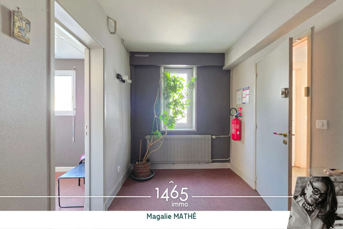 Maison des années 50 divisée en deux lots, en monopropriété, avec jardin, garage - Vallières - photo 2
