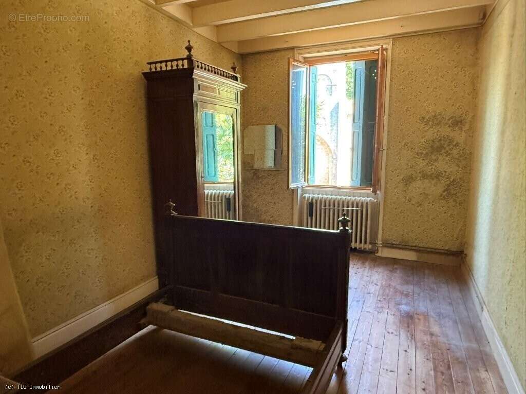 Maison de Village A Rénover Sur 1683m² - photo 9