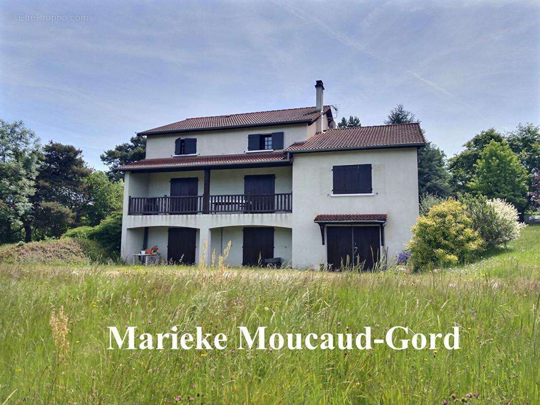 Maison à BEAUZAC