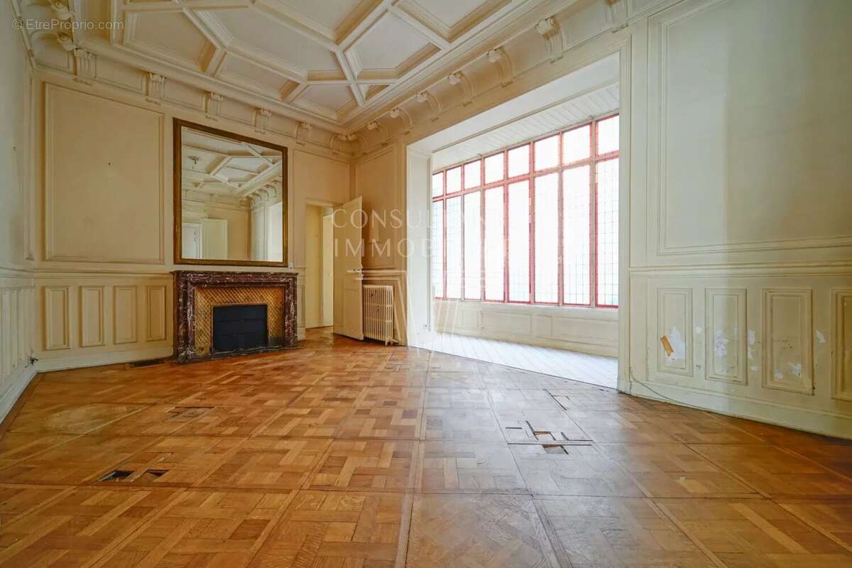 Appartement à PARIS-8E