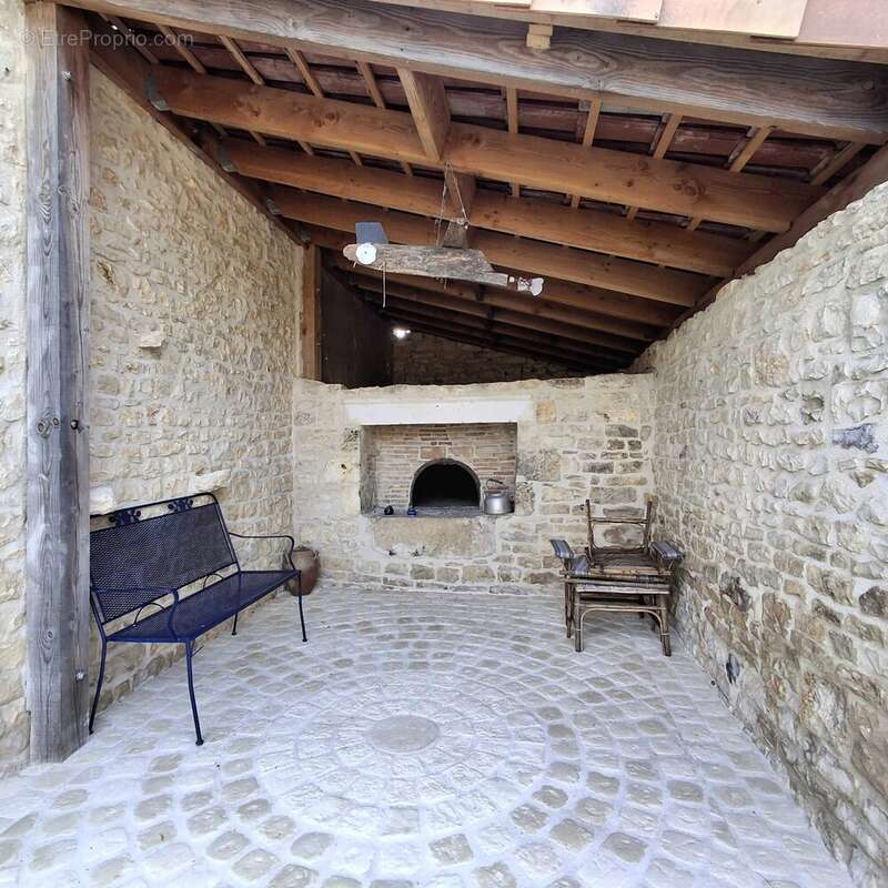 Maison 129 m² à Cellefrouin  - photo 4