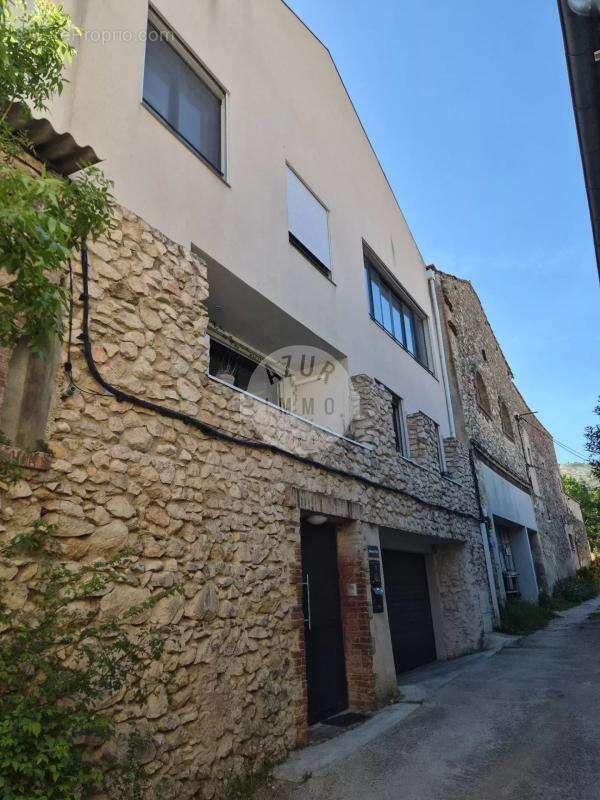 Appartement à ROQUEVAIRE