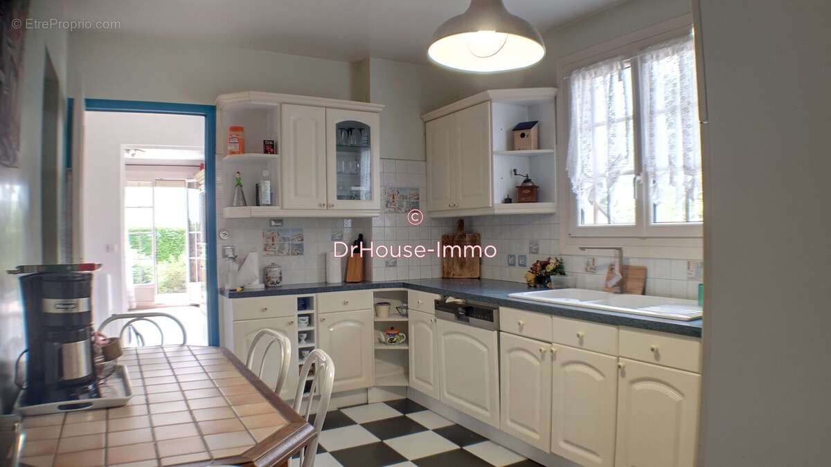 Maison à CONCHES-SUR-GONDOIRE