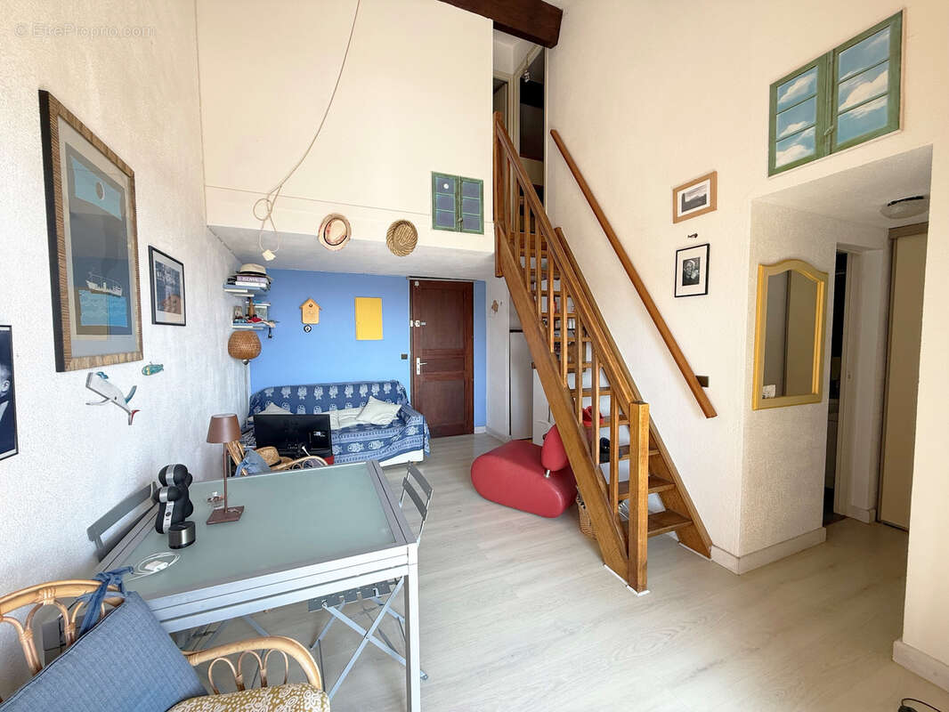 Appartement à ROQUEBRUNE-SUR-ARGENS