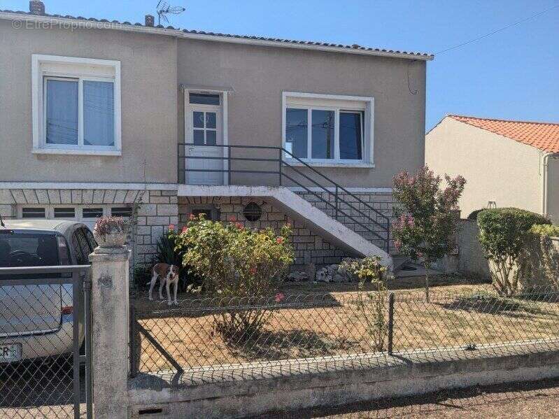 Maison à SAINTES
