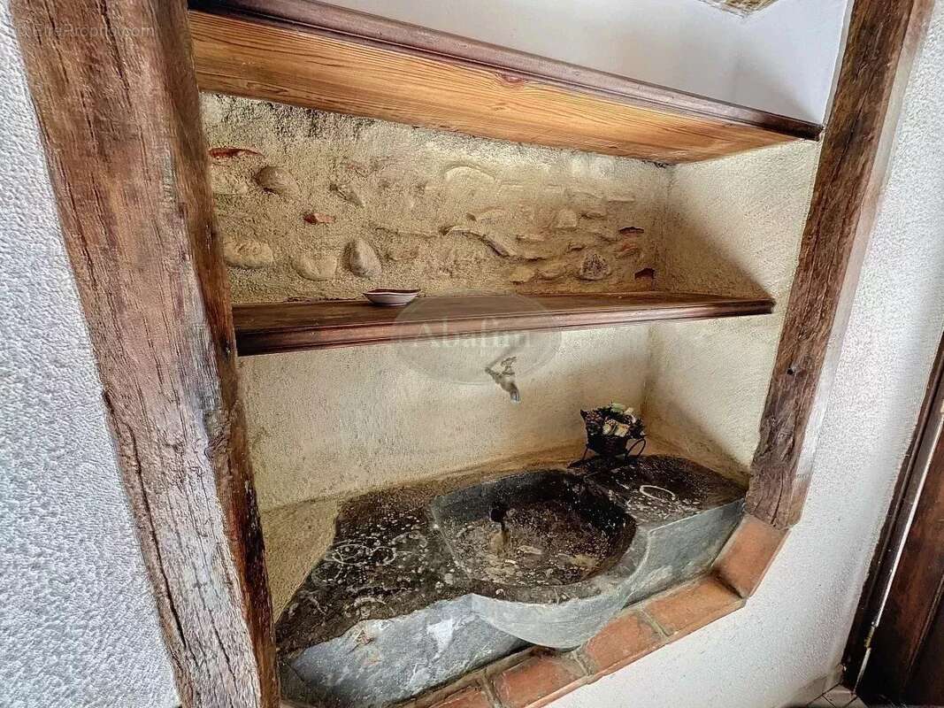 Maison à MONLEON-MAGNOAC