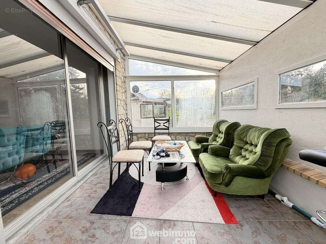 D'une surface de 17 m² - Maison à PINON