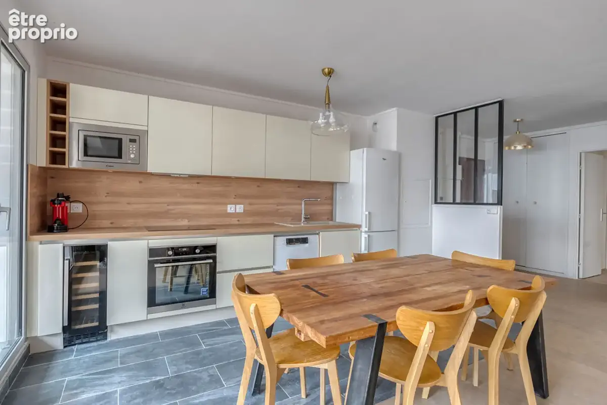 Grand 3 pièces de 72 m²  avec 42 m² de séjour , loggia, cave et Parking inclus ! - photo 4