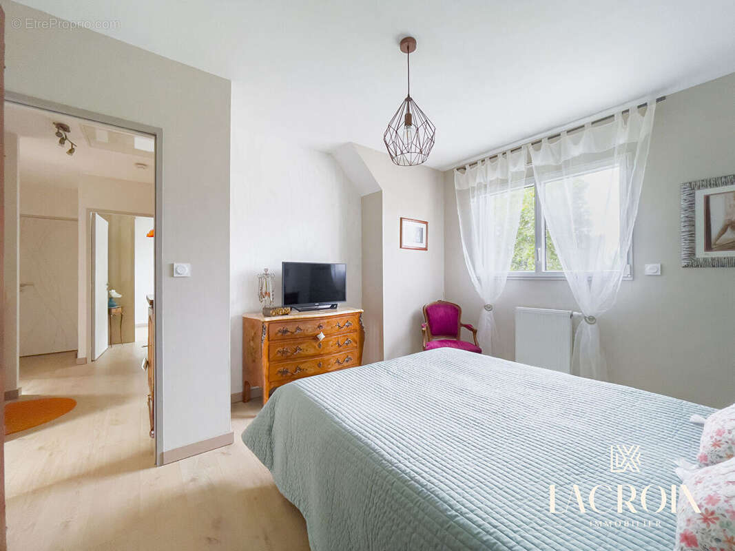 Maison à LA CHAPELLE-DES-FOUGERETZ