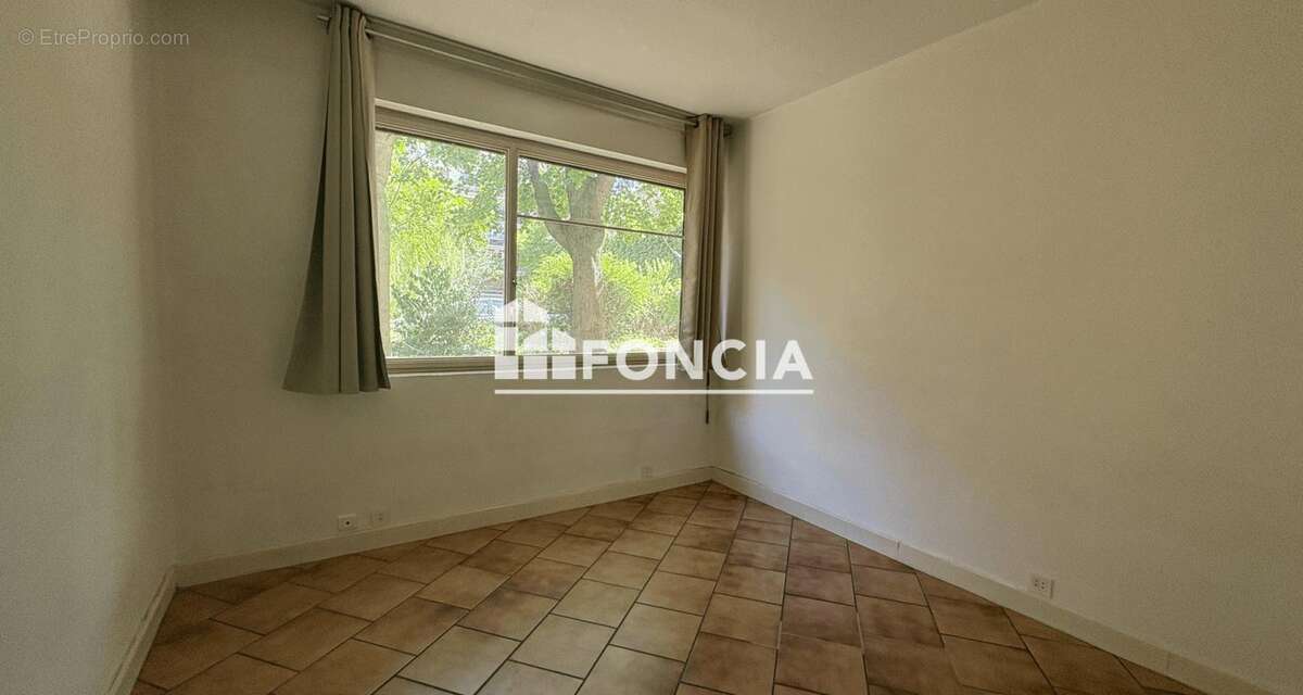 Quartier Thiers / Dôme –  3 pièces traversant de 52 m² à rénover - photo 3
