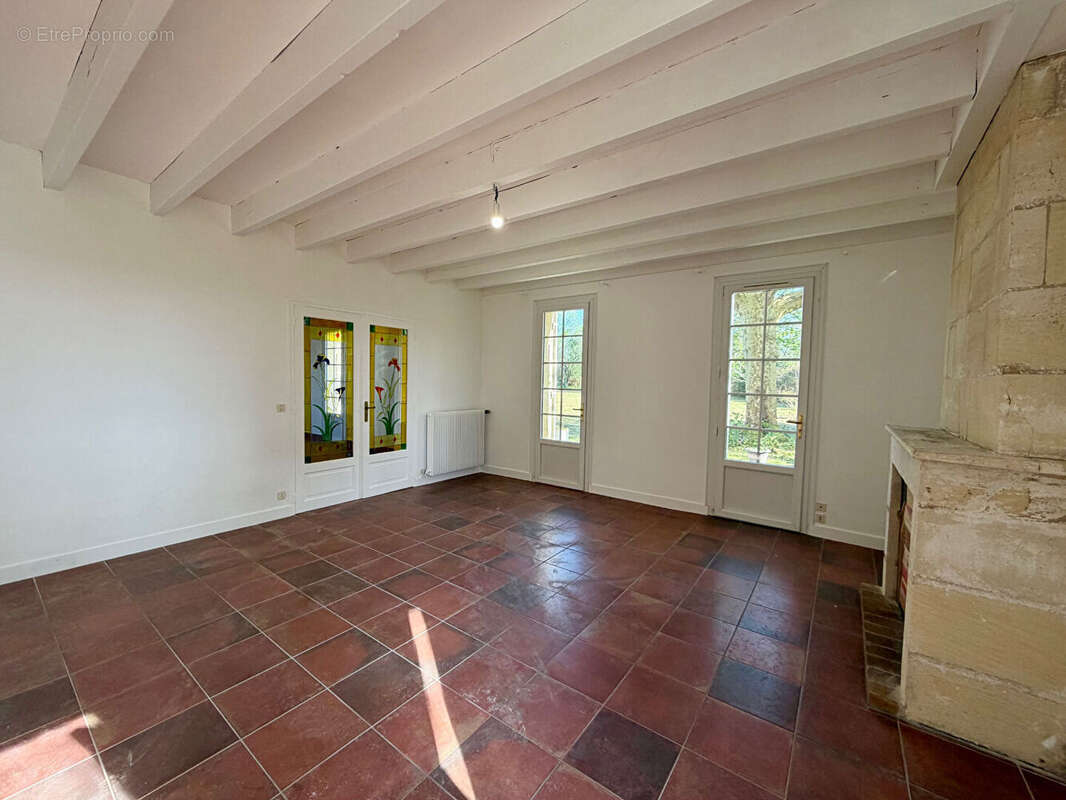 Maison à LES ARTIGUES-DE-LUSSAC