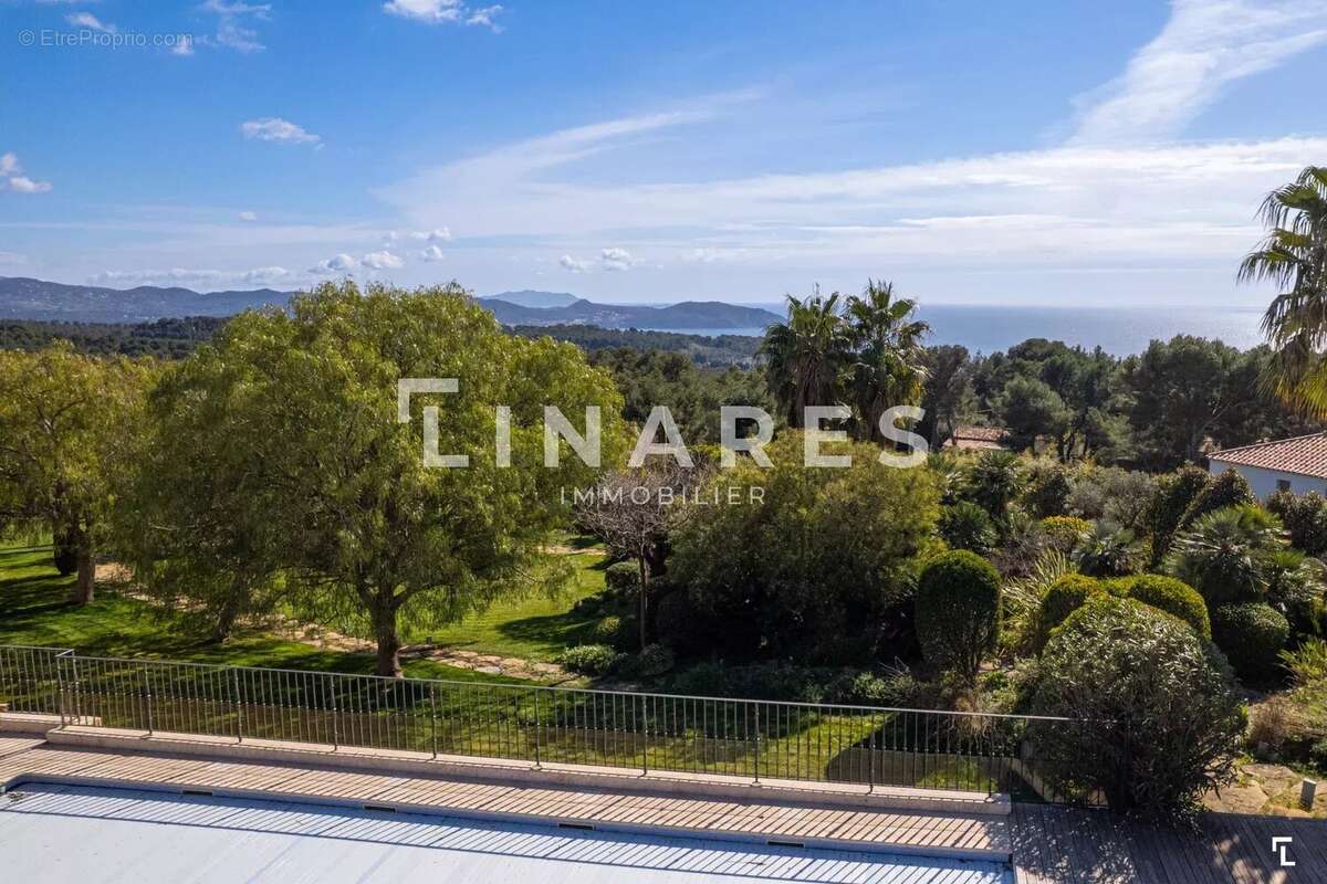 Maison à SAINT-CYR-SUR-MER