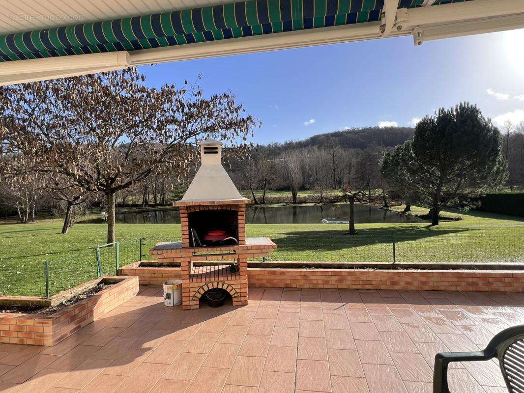 Maison à LISSAC-ET-MOURET