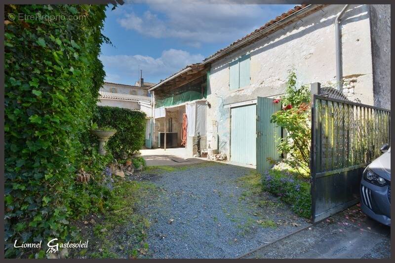 Maison à PORT-SAINTE-FOY-ET-PONCHAPT