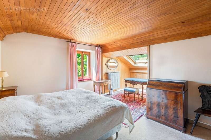 Dpt Ain (01), à vendre proche de GEX  maison P6 de 197 m² - Terrain de 1300 m² - photo 9
