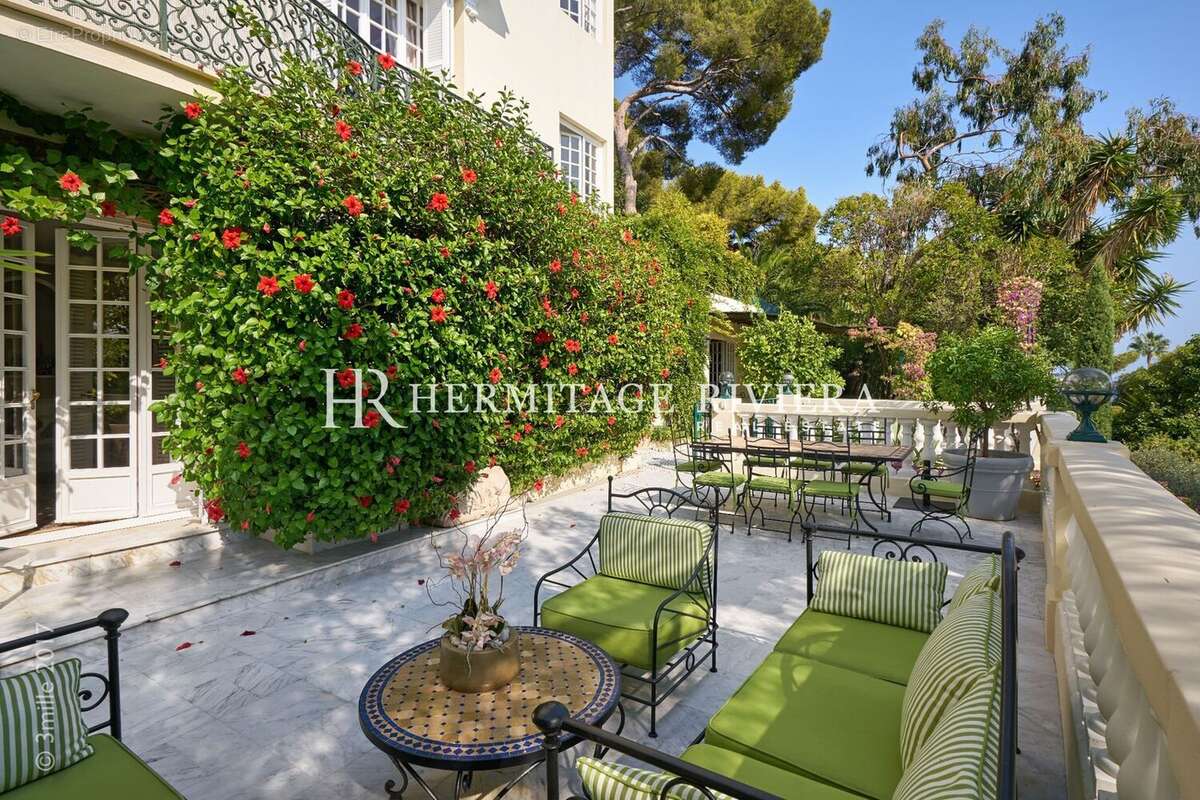 terrasse 2 de la villa belle époque à vendre à cap-d'ail