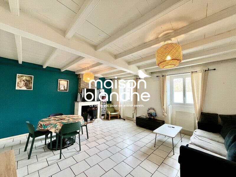 Maison à SAINT-SAUVEUR-D'AUNIS