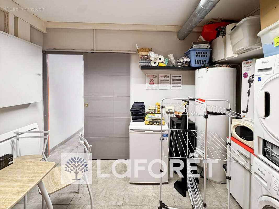 Immeuble de rapport - 3 lots loués et 2 appartements à rénover - photo 4