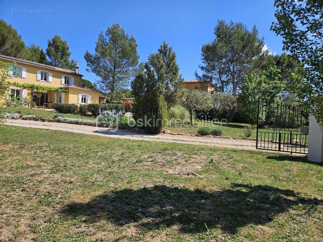 Côte d'Azur - Villa de standing 5 chambres dont suite de plain pied, piscine et beau terrain - photo 6