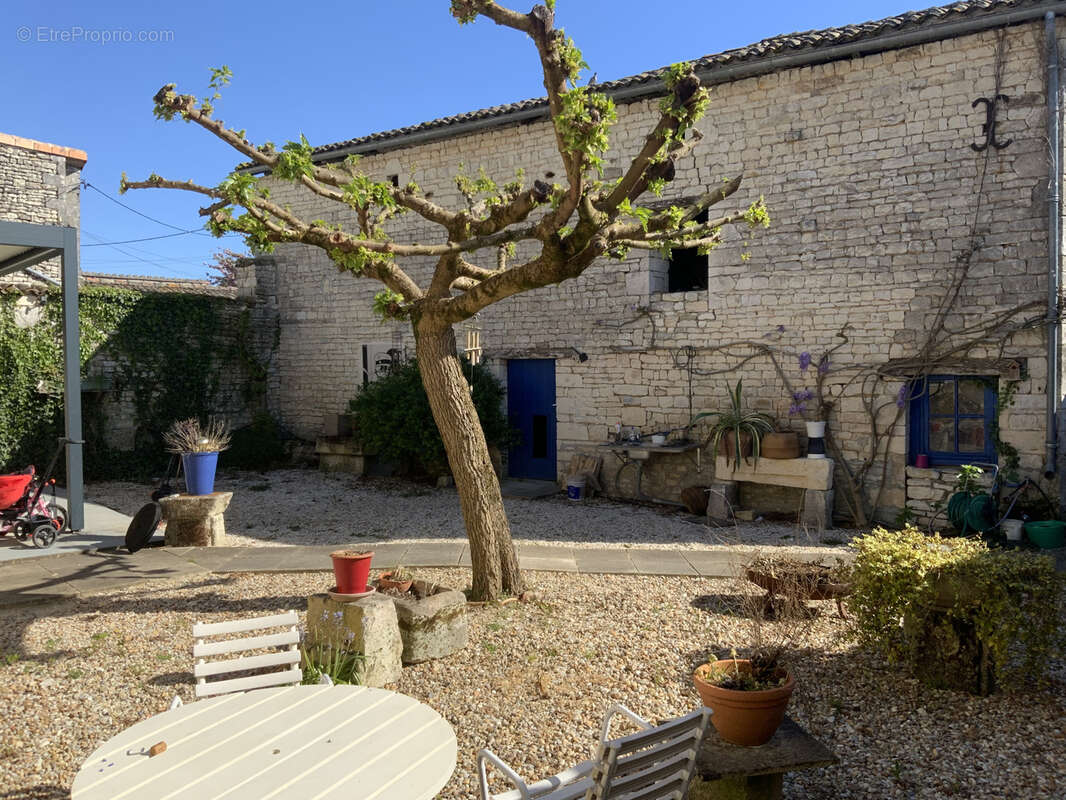 Maison à CHAMPNIERS