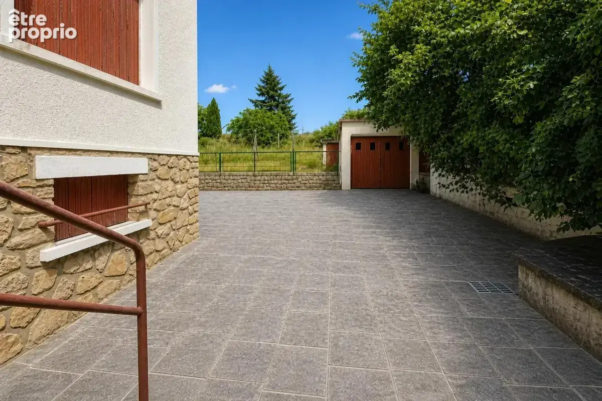Grande maison familiale sur 968 m² avec double garage - photo 7