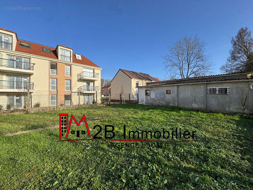 Maison à SAINT-THIBAULT-DES-VIGNES