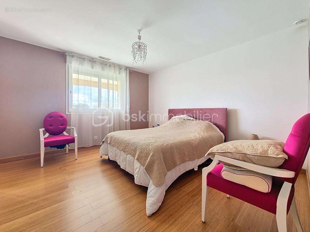 Villa contemporaine 216 m² avec piscine, suite parentale et espace professionnel – Bardigues - photo 7