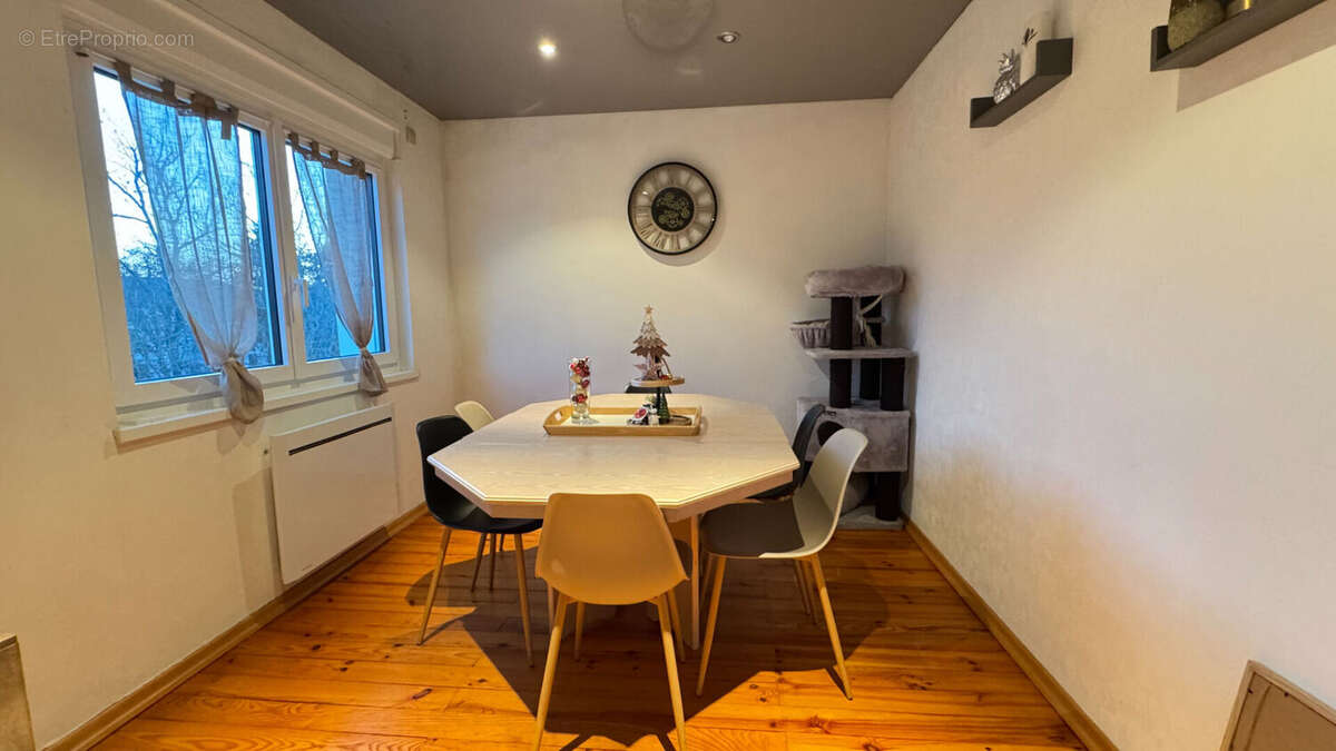 Appartement  4 pièce(s) 66.20 m² + cave , grenier et balcon - photo 4