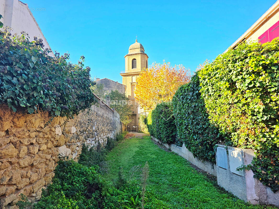 Maison à SAINT-CHAMAS