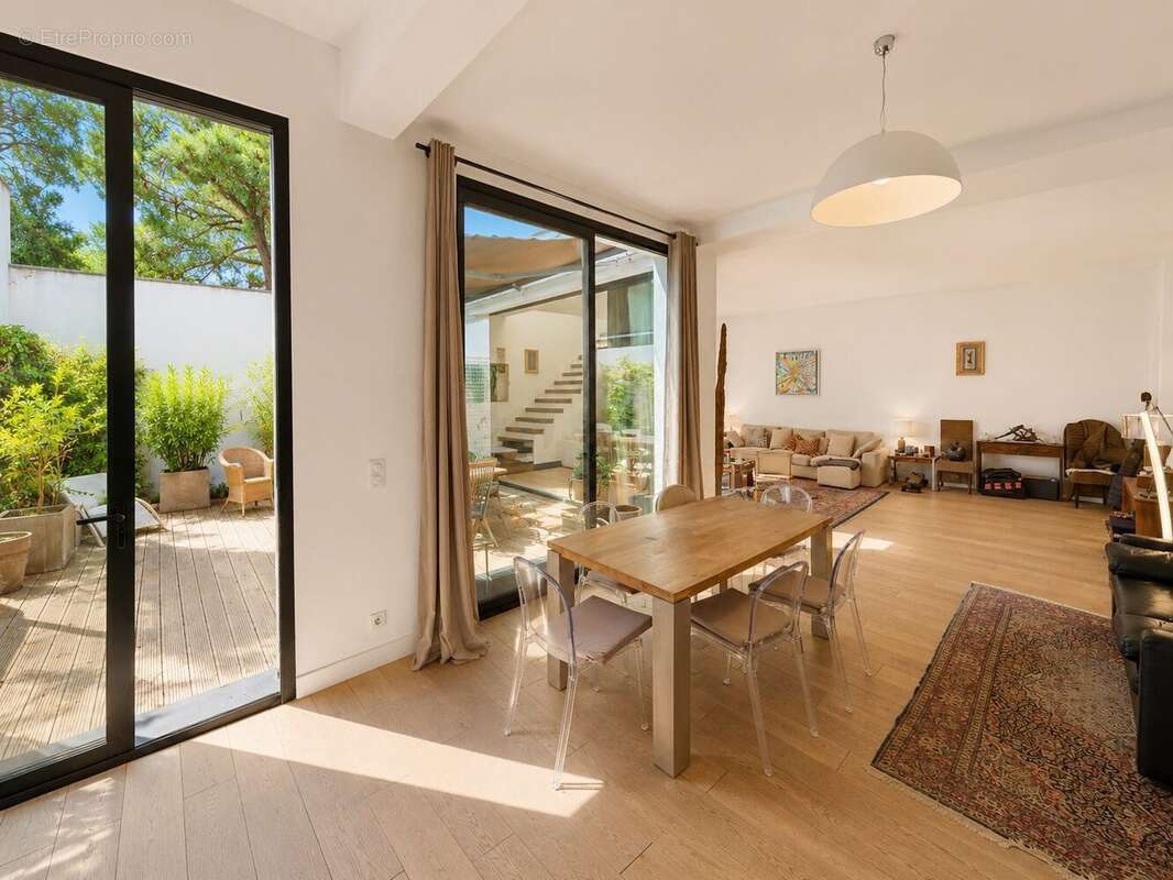 Maison 218 m² à Saint-Cloud  - photo 3