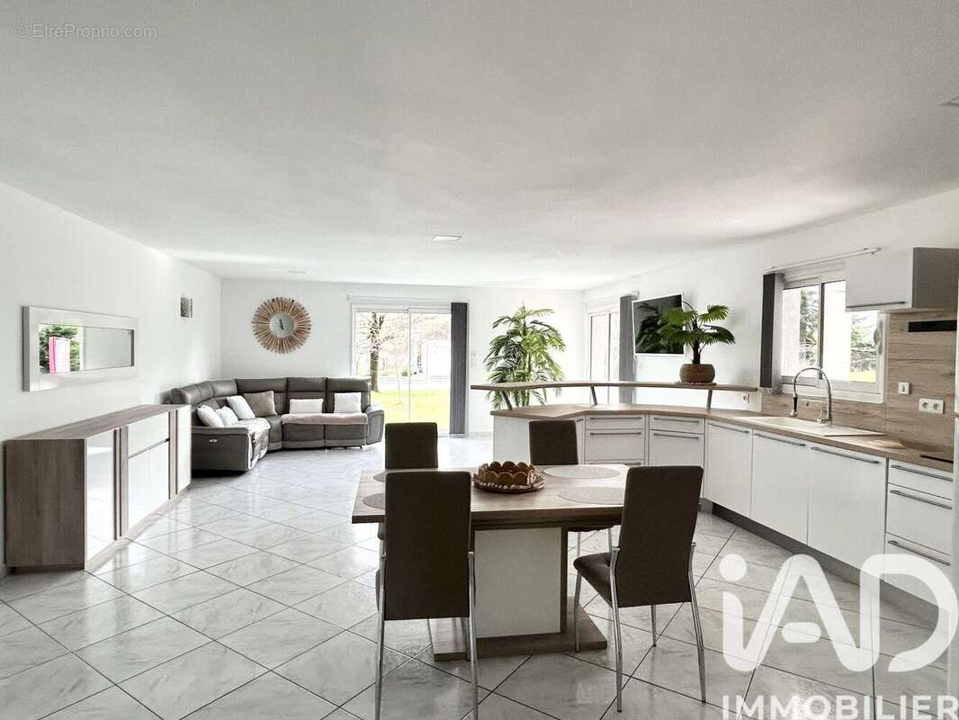 Photo 5 - Maison à SAINT-PANTALEON-DE-LARCHE