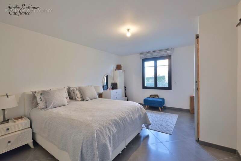 Maison à BAGE-LE-CHATEL