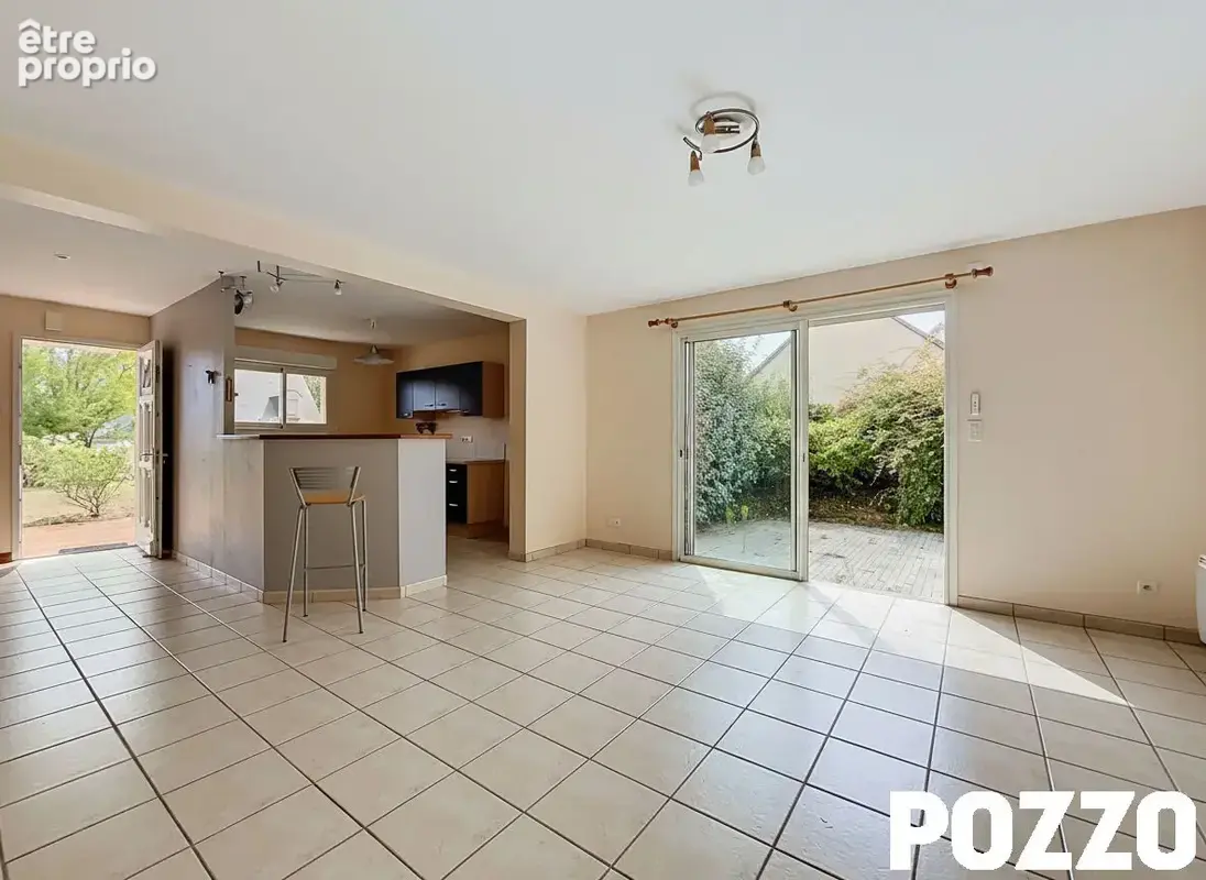A vendre. conde sur vire. proche bourg et ecoles . maison avec vie de plain pied. - photo 2