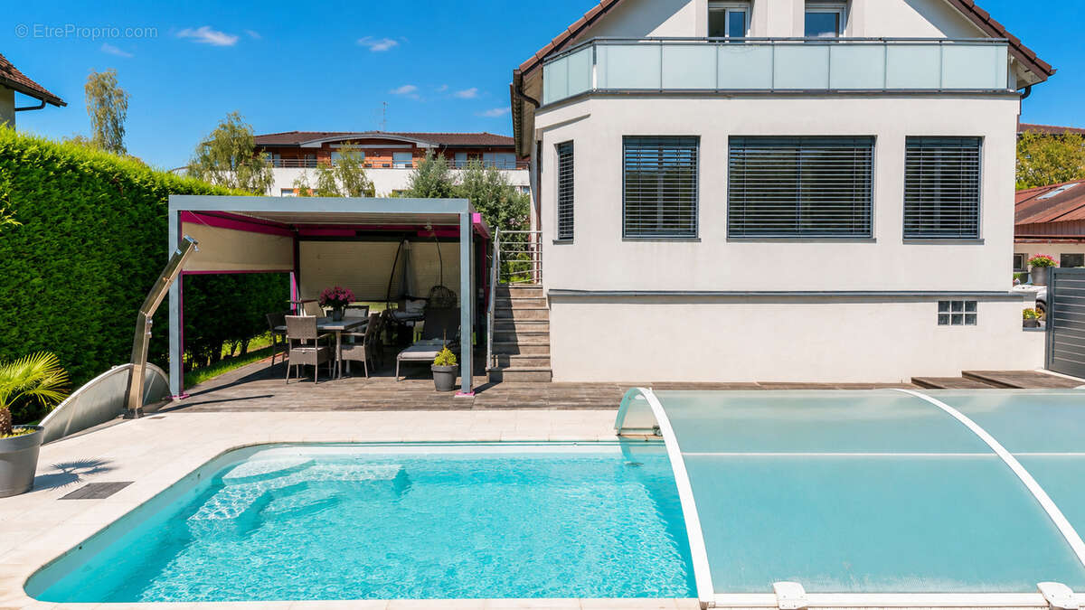 Magnifique maison entierement renovee au centre d'annemasse avec piscine et garages - photo 16