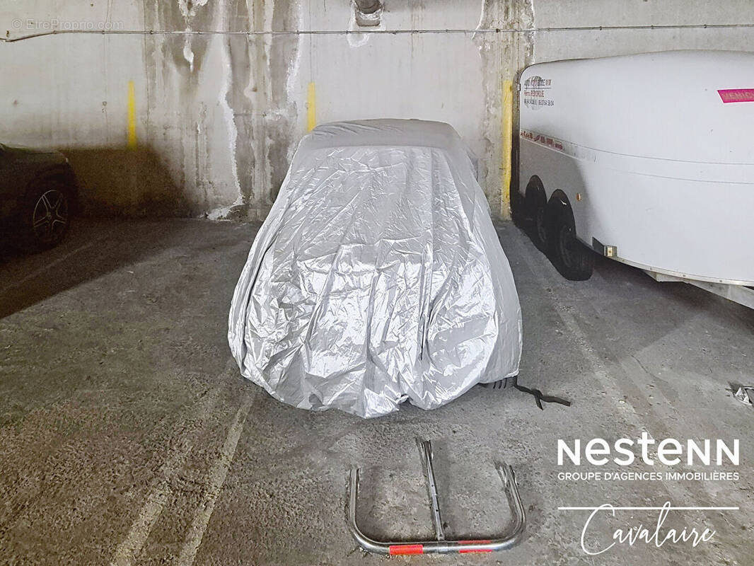 Parking à LA CROIX-VALMER