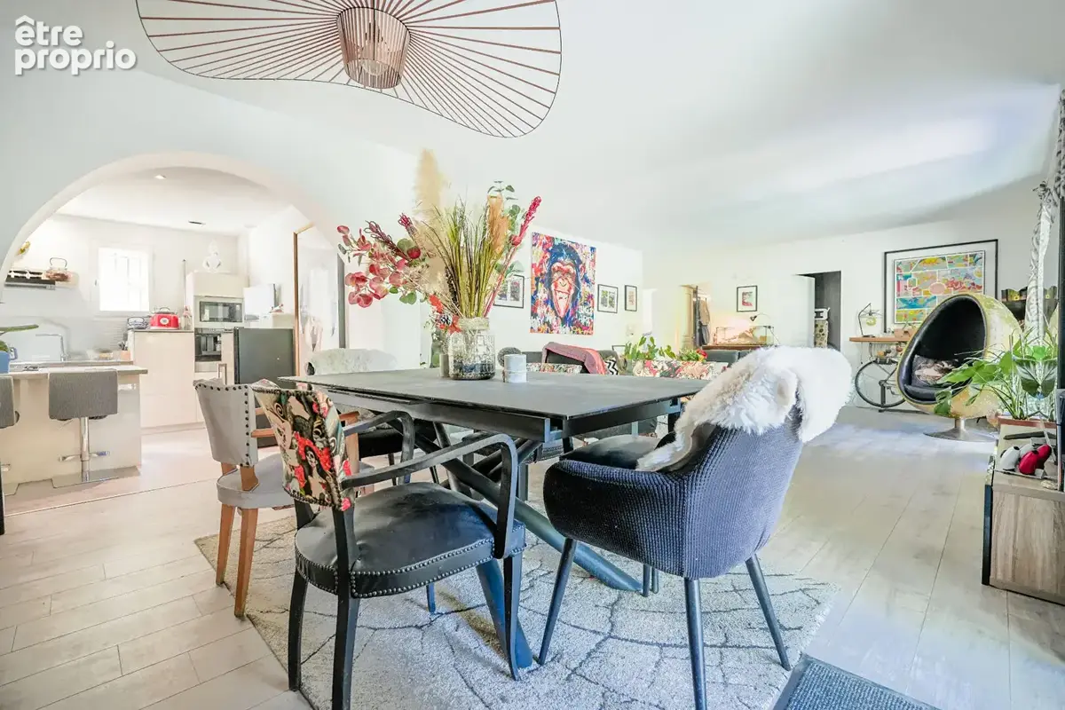 FUVEAU - Magnifique maison de famille de 197m² avec dépendance possible - DPE A - Parcelle de 2000m² arboré avec piscine à débor - photo 2