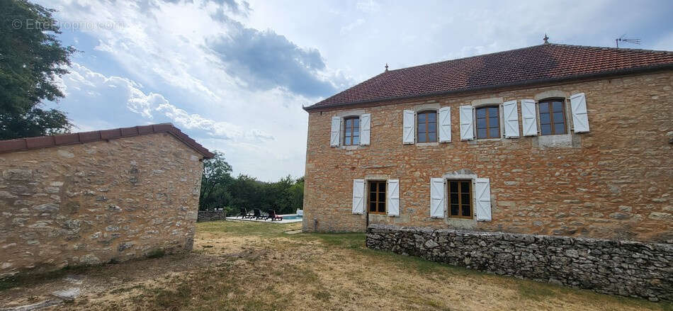 Magnifique maison en pierre restaurée avec piscine - photo 3