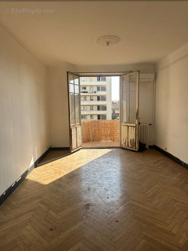 Appartement à MARSEILLE-4E