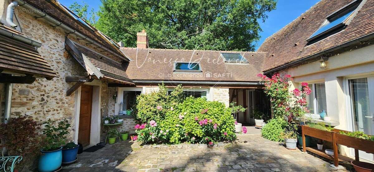 Photo 3 - Maison à LE VAL-SAINT-GERMAIN
