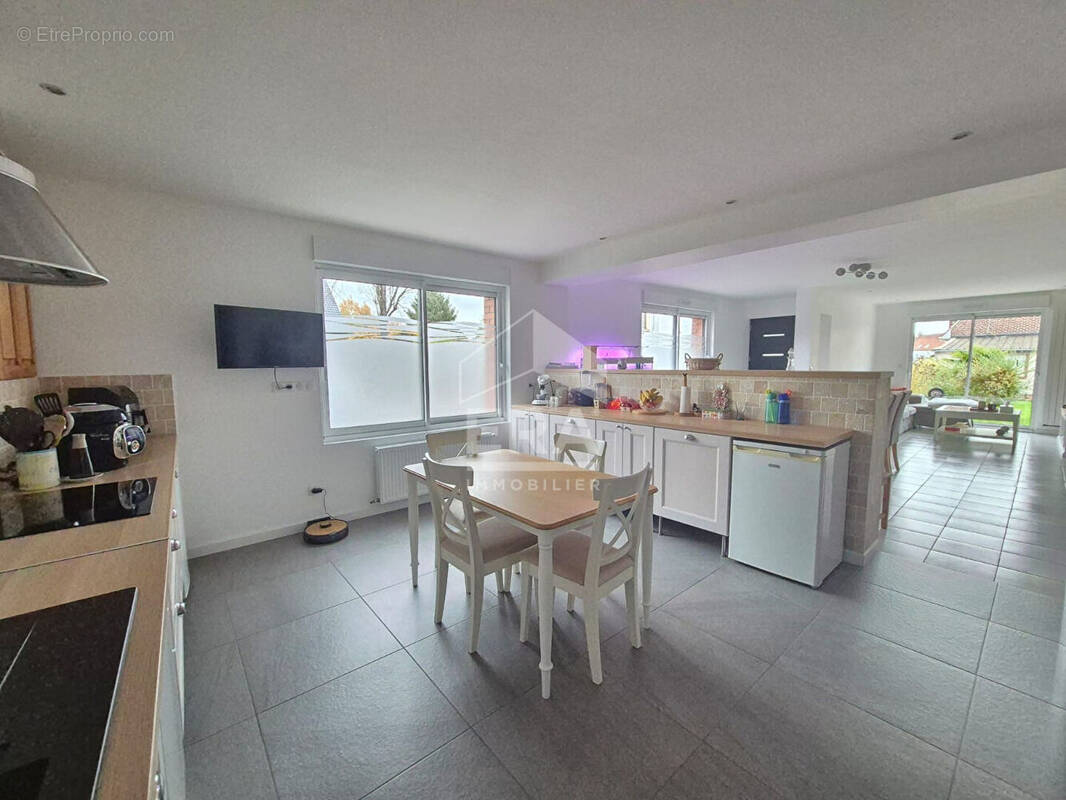 Maison à OSTRICOURT