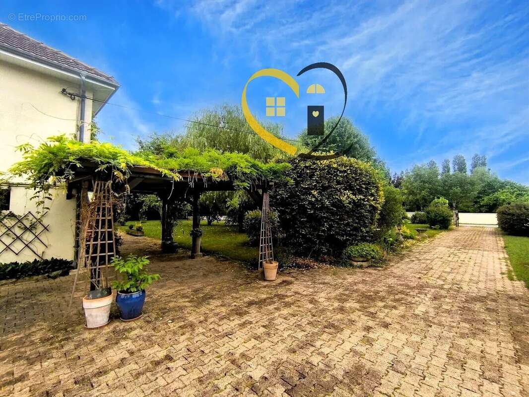 Maison à BERRY-BOUY