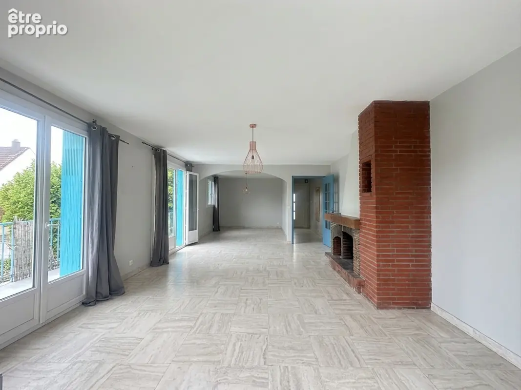 Maison Mantes La Ville - Fort potentiel - 3 chambres - 145 m² habitables -341 m² de terrain - photo 2