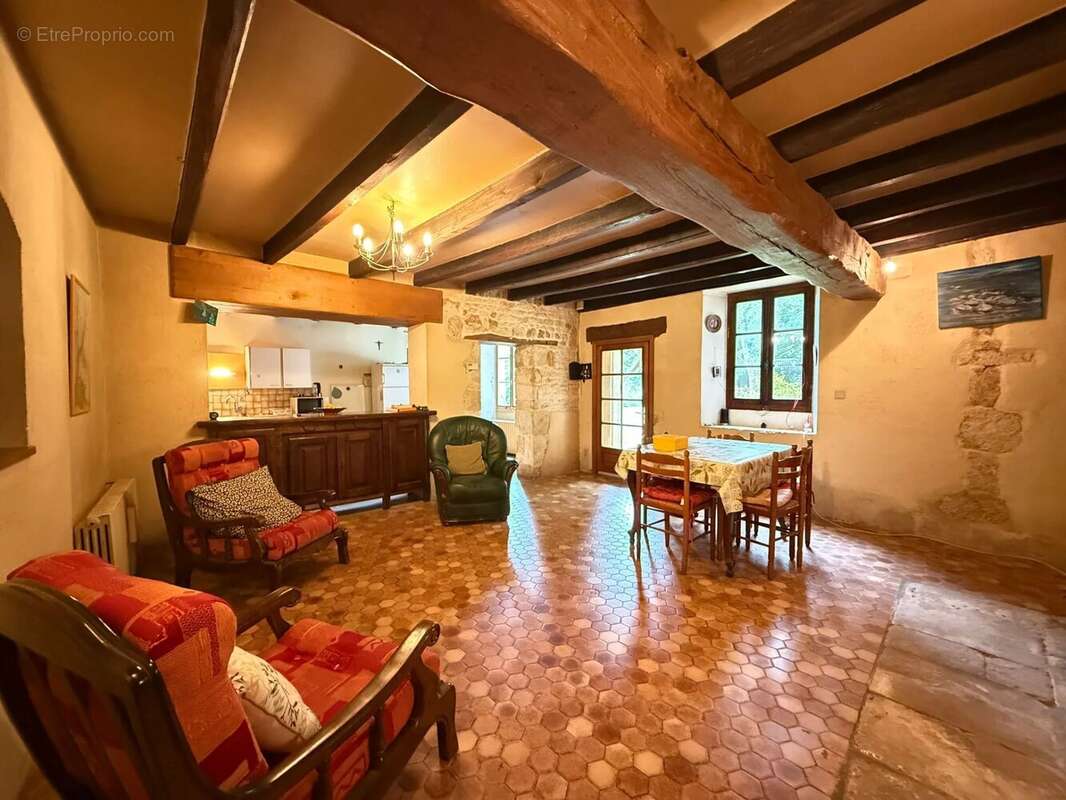 Charmante maison en pierre de 4 chambres dans un quartier paisible - photo 7