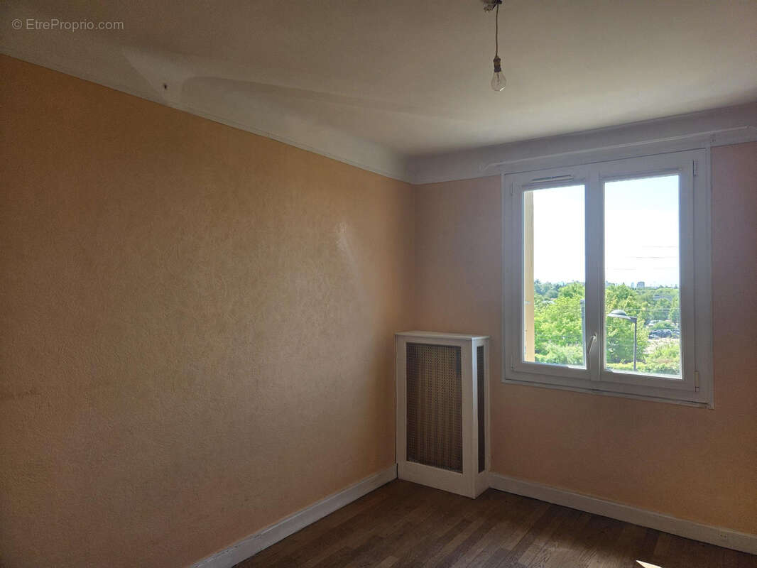 À Vendre : Grand Appartement Traversant de 4 Pièces - photo 4