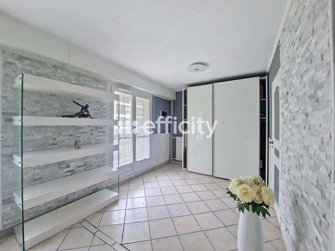 Appartement à SAINT-GRATIEN