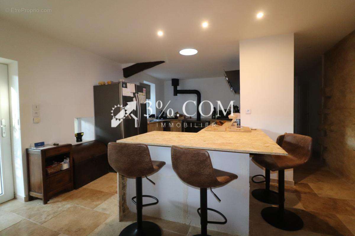 Propriété 256 m2 constituée d'une habitation principale et d - photo 4