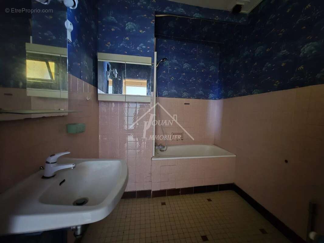 Commerce à SAINT-GERMAIN-DE-SALLES